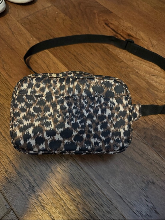 Old Navy Handbags - Old Navy Leopard Print Crossbody Bag in Black, Brown, Cream